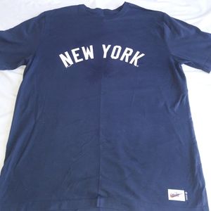 NWT Nike New York Yankees Men's T-shirt